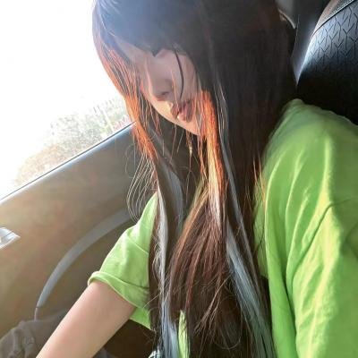 橘衫男子的画像